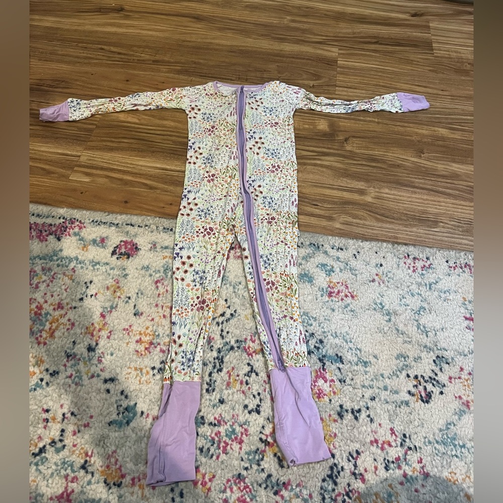 Good used condition. 3T little sleepies